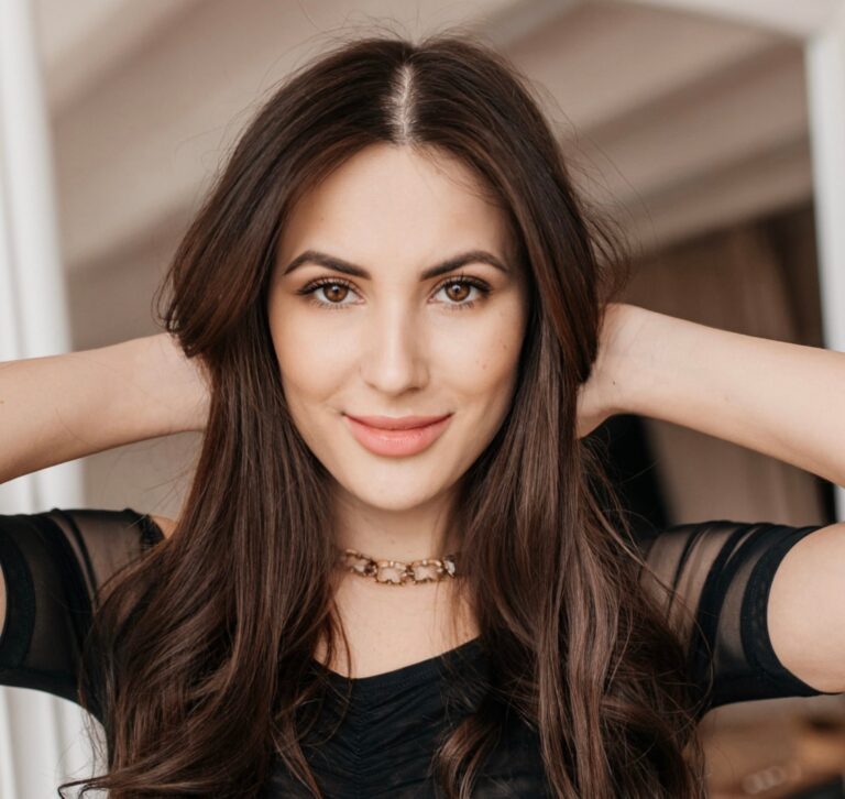 How to Thrive in Business Without Losing Your Feminine Essence: Insights from a Business Coach