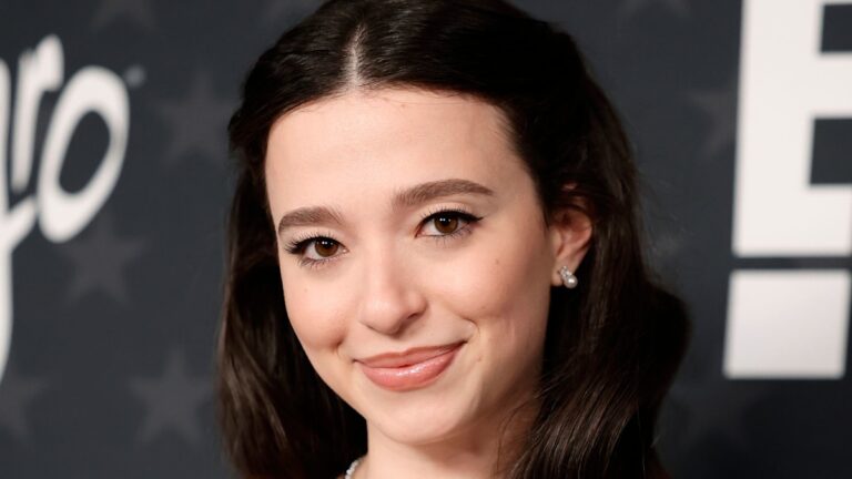 Timeless Elegance: Iconic Vintage Looks from Critics Choice Awards History