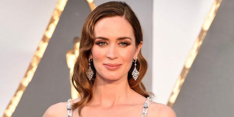 Emily Blunt Dazzles in Mary Poppins Returns: A Magical Musical Adventure