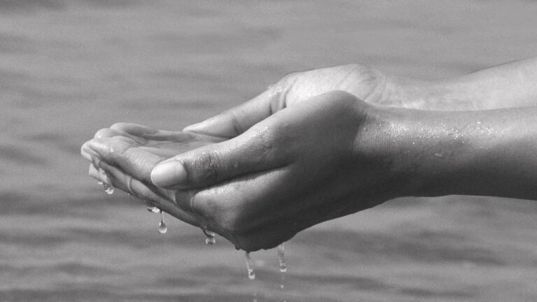Revolutionize Your Skin and Body: My 2.5-Liter Daily Water Challenge
