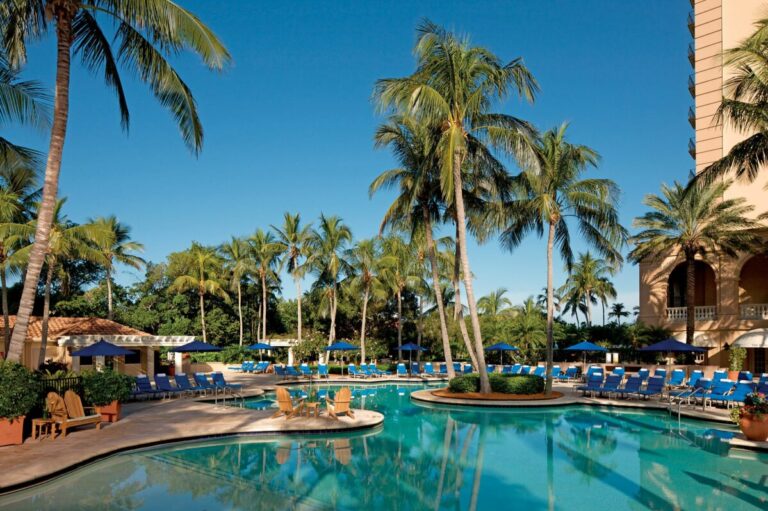 8 Wonderful Resorts for a Multigenerational Vacation Around the World