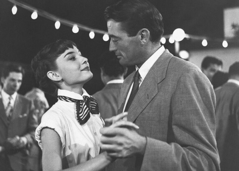 10 Essential Qualities for Women to Build Happy Relationships
