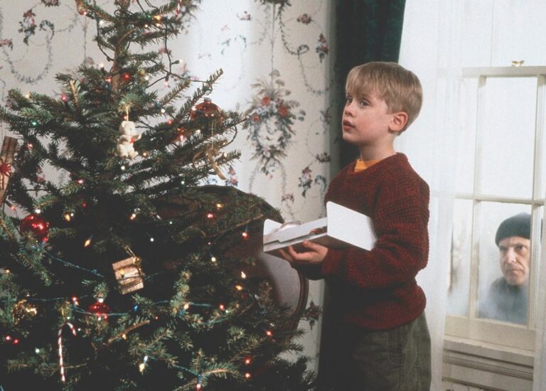 6 Heartwarming Movies to Binge-Watch This Holiday Season