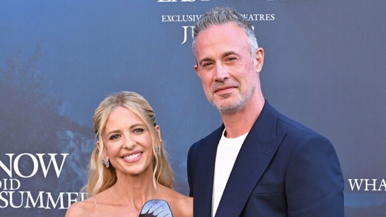 Sarah Michelle Gellar Dazzles in Bikini During Hawaiian Getaway with Freddie Prinze Jr.