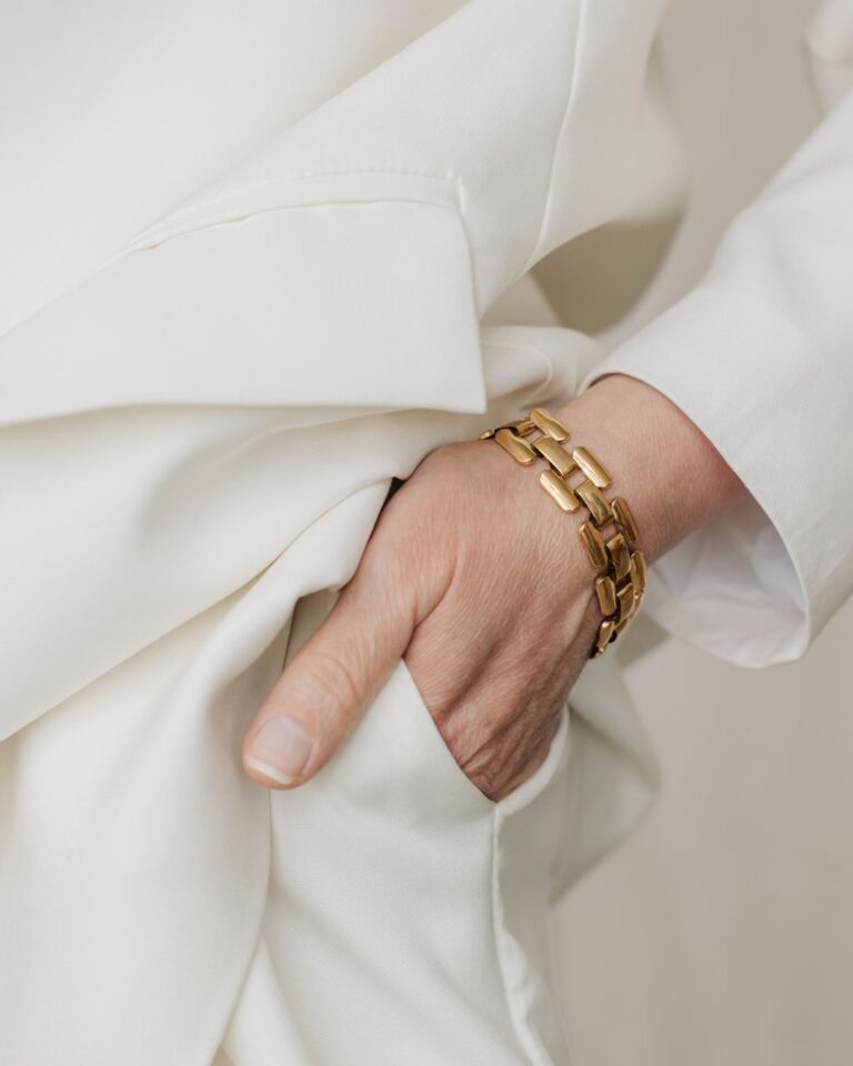 Minimalist Fashion: The Timeless Trend Taking Over 2025