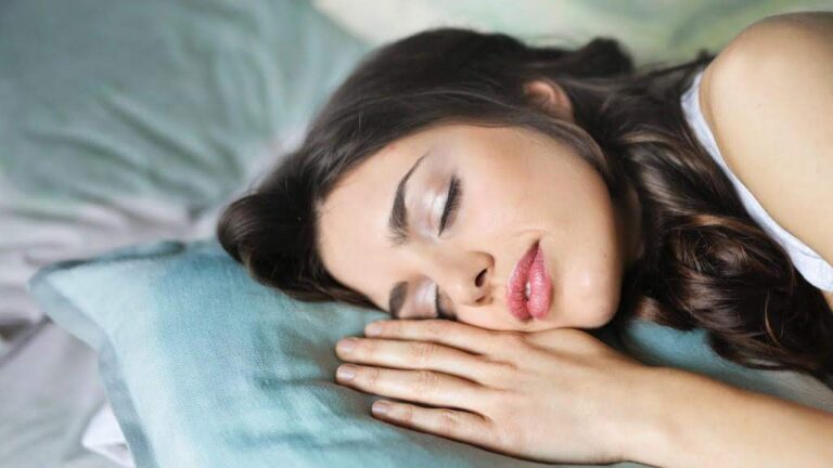 The Optimal Bedtime for Weight Loss and Overall Health: The Science of Healthy Sleep
