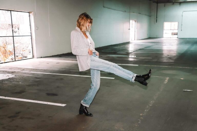 How to Choose Jeans for Your Body Type: A Comprehensive Guide