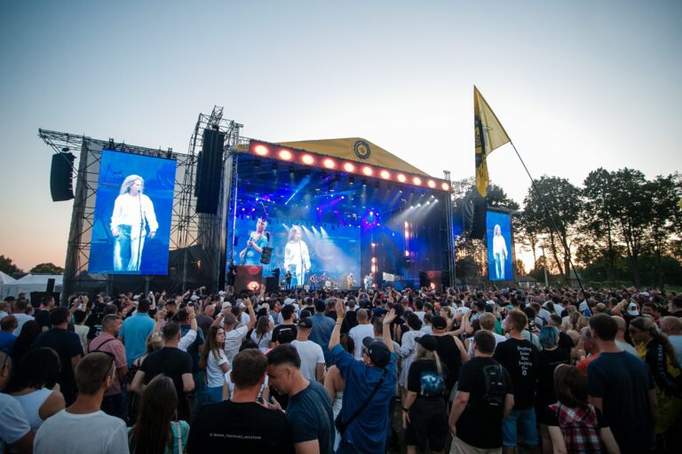 Suncestanje Festival in Pruzhany: A Rock Extravaganza Uniting Over 20,000 Fans