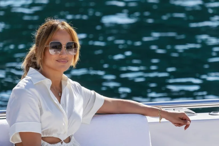 Curtain Bangs at Any Age: Why This Trendy Style Works for Everyone